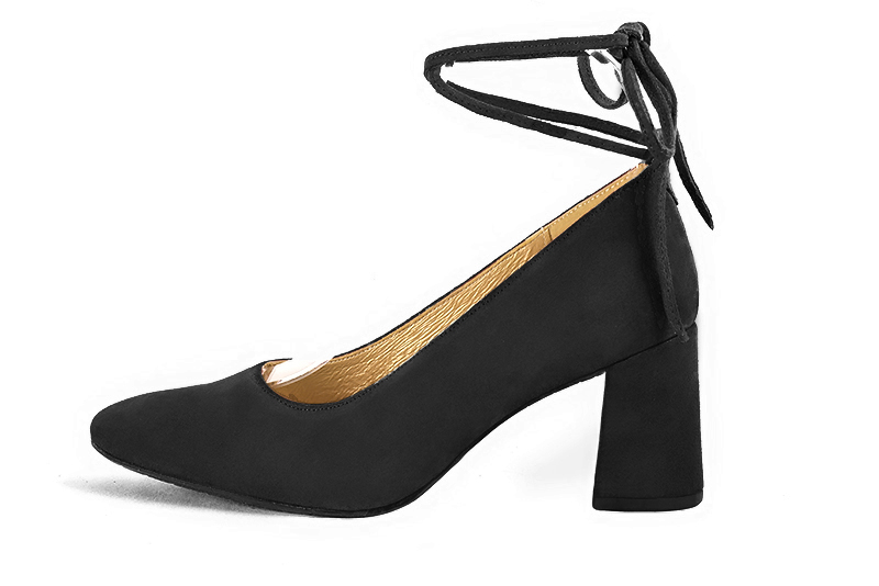 Matt black women's dress pumps, with a round neckline. Round toe. High flare heels. Profile view - Florence KOOIJMAN